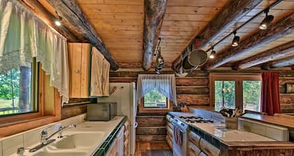 Longhorn Ranch Cabin w/ Hot Tub, Large Deck and Stunning Views!