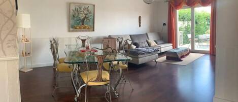 تلفزيون، كُتُب، ستيريو