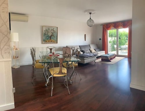 Maison cosy ,climatisé , 3 chambres , jardin, Netflix