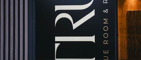 A sign for a boutique room and rooftop.