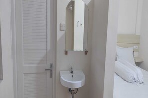 Standard Suite | Bathroom