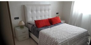2 chambres, fer et planche à repasser, lit parapluie, Wi-Fi gratuit
