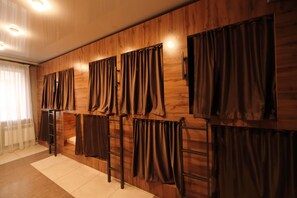 Dortoir Partagé, dortoir mixte, salle de bains commune