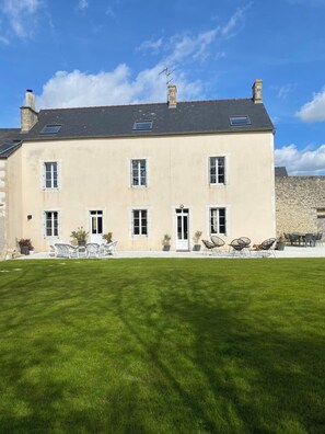 Exterior - Maison au Cœur D'un Corps de Ferme à Bayeux. La Campagne aux Portes de Bayeux (Monceaux-en-Bessin)