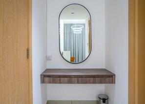 Design Apartment | 1 bedroom, individually decorated, iron/ironing board, free WiFi - Tanin - Modern Spacious 1BR Apartment With 2 Balconies (Dubai)