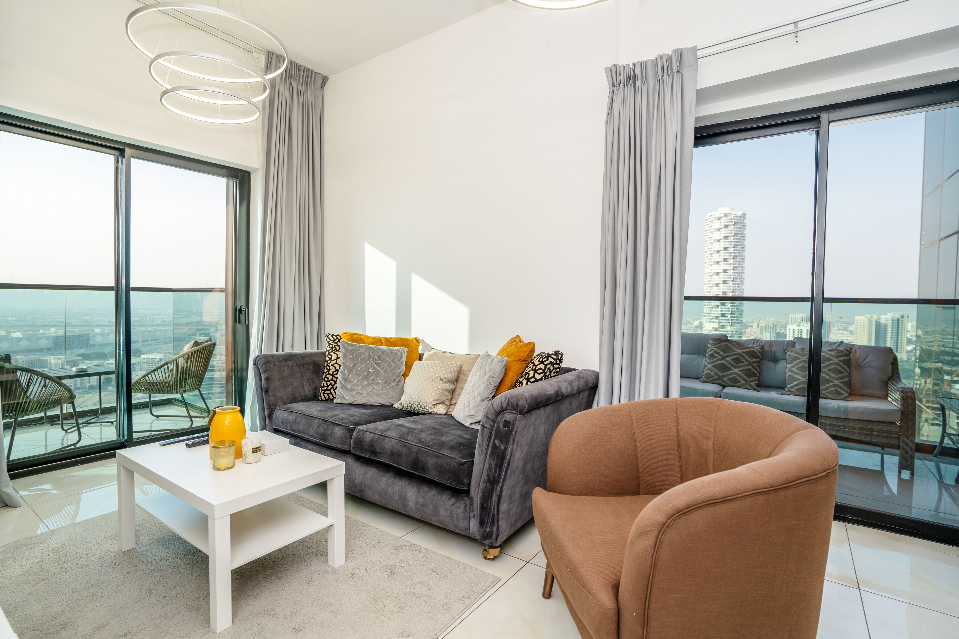 Design appartement | Woonruimte | Een 50-inch smart-tv met kabelzenders, Netflix en streamingdiensten