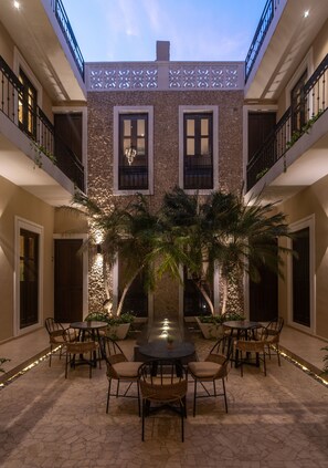 Suite Studio Royale, 1 très grand lit | Terrasse/Patio