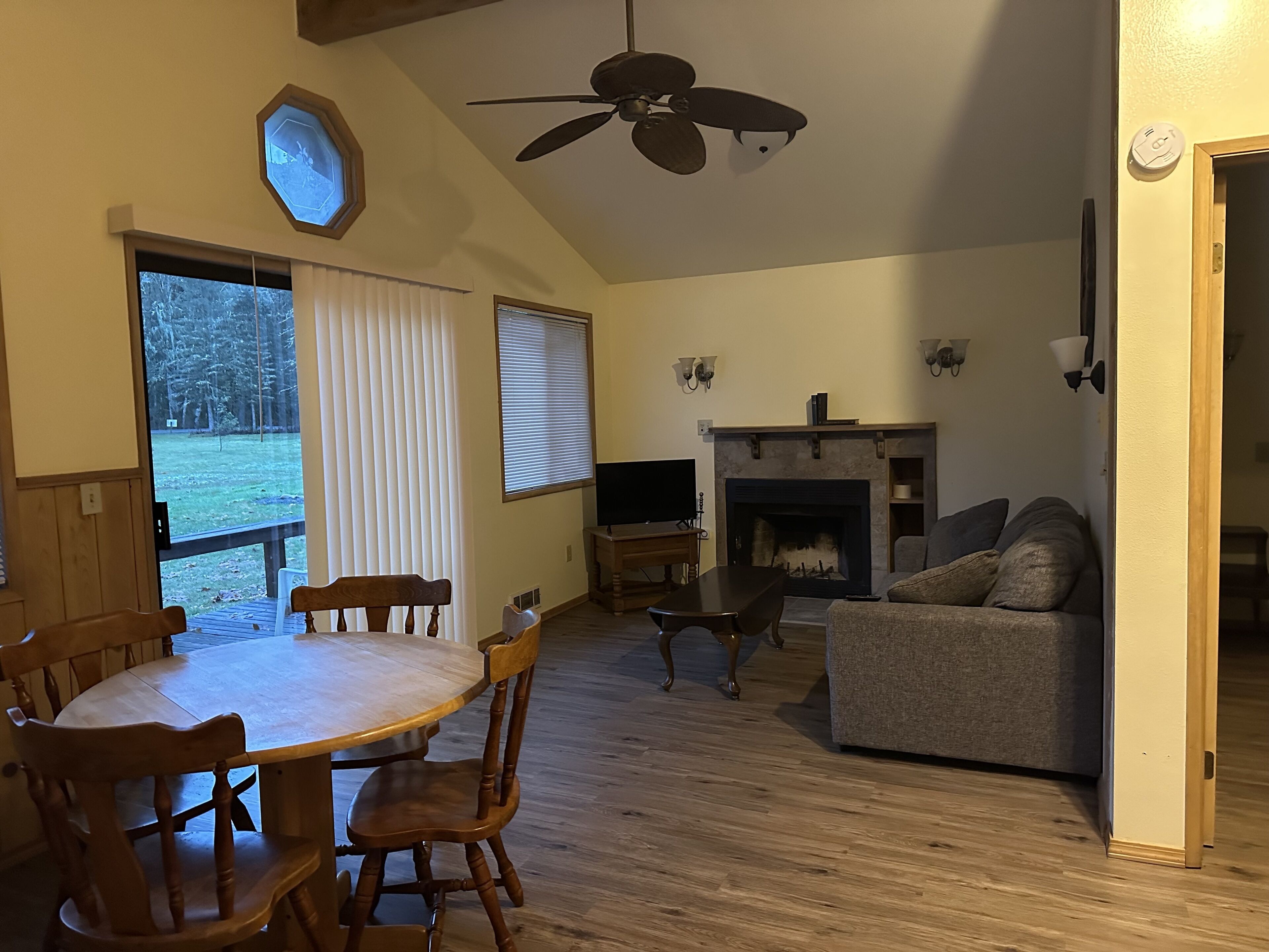 Traditional Cabin | Living area