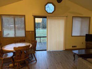 Chalet rustique traditionnel | Aire de séjour | Téléviseur connecté