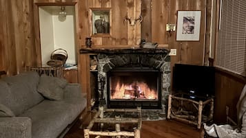 Cabaña Premium | Área de sala de estar | Smart TV