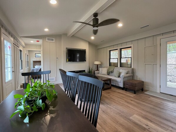 Family Cabin | Living area