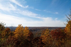 Exterior - Valley Overlook (Cuyahoga Falls)