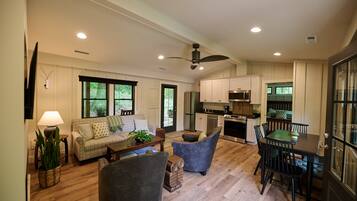 Family Cabin | Living area
