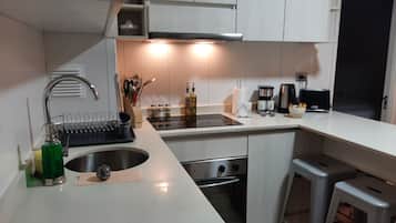 Refrigerador, microondas, horno, placa de cocina