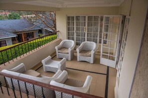 Presidential Room | Living area | 42-inch flat-screen TV with digital channels
