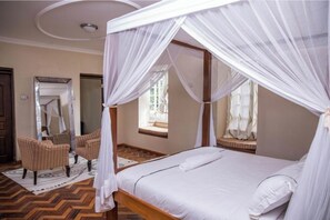 In-room safe, iron/ironing board, free WiFi, bed sheets - Blixen Resort & Spa (Nairobi)