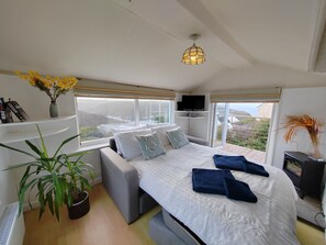 1 bedroom, iron/ironing board, free WiFi, bed sheets - New to Vrbo Unique coastal detached property (Porthtowan)