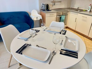 Dining - Marina Panorama Apartment & Garage (Budapest)