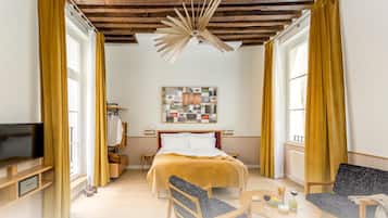 Studio 11 | In-room safe, blackout curtains, iron/ironing board, free WiFi