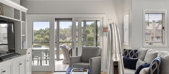 Updated Kiawah Villa w/ Beautiful View of Lagoon - Parkside Villas