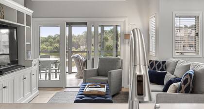 Updated Kiawah Villa w/ Beautiful View of Lagoon - Parkside Villas