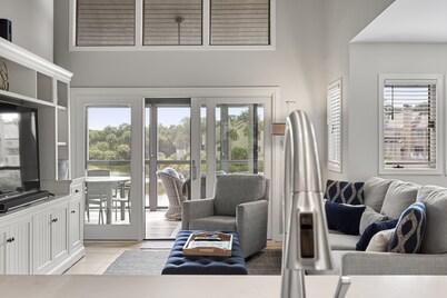 Updated Kiawah Villa w/ Beautiful View of Lagoon - Parkside Villas