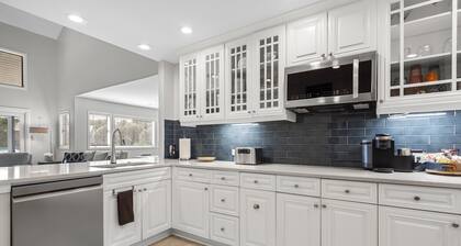 Updated Kiawah Villa w/ Beautiful View of Lagoon - Parkside Villas