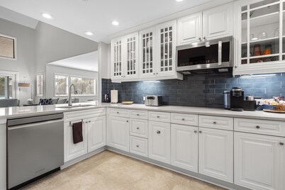 Updated Kiawah Villa w/ Beautiful View of Lagoon - Parkside Villas