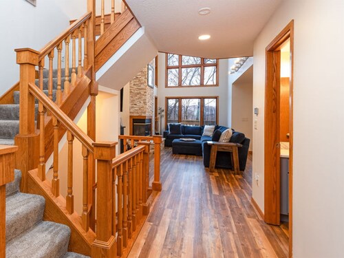 Modern Spacious Lake View Villa | 3BR | King Beds | Amenity Access | Foosball!