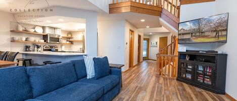 Téléviseur connecté, foyer, table de baby-foot