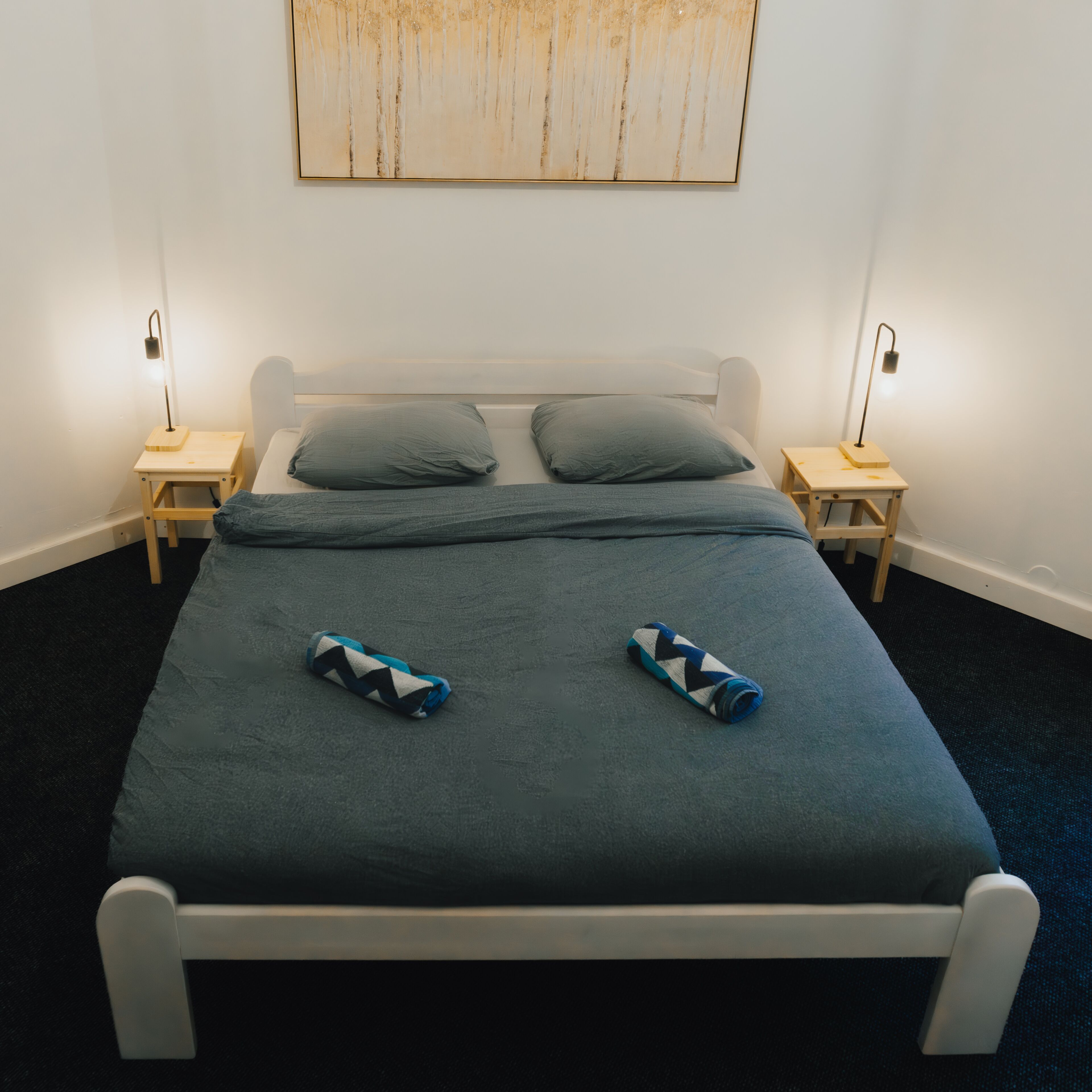 Laptop workspace, soundproofing, free WiFi