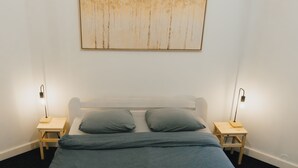 Comfort Double Room | Laptop workspace, soundproofing, WiFi (free) - Lighthouse Hostel & Rooms (Riga)