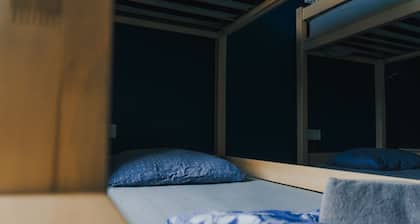 Lighthouse Hostel & Rooms