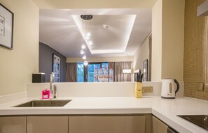 Comfort Apartment | Private kitchen - Tanin - Luxurious 2BR Apartment in DAMAC Paramount (Dubai)