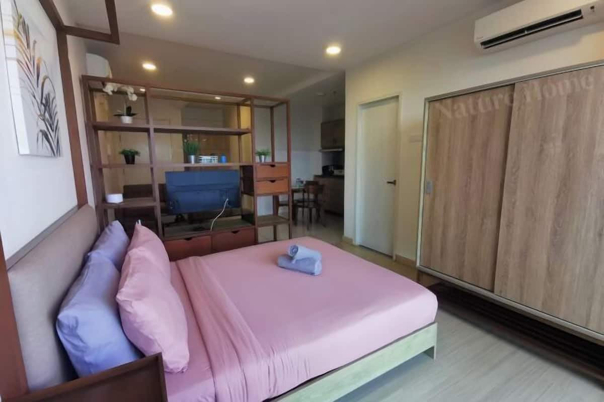1 bedroom, individually furnished, desk, iron/ironing board