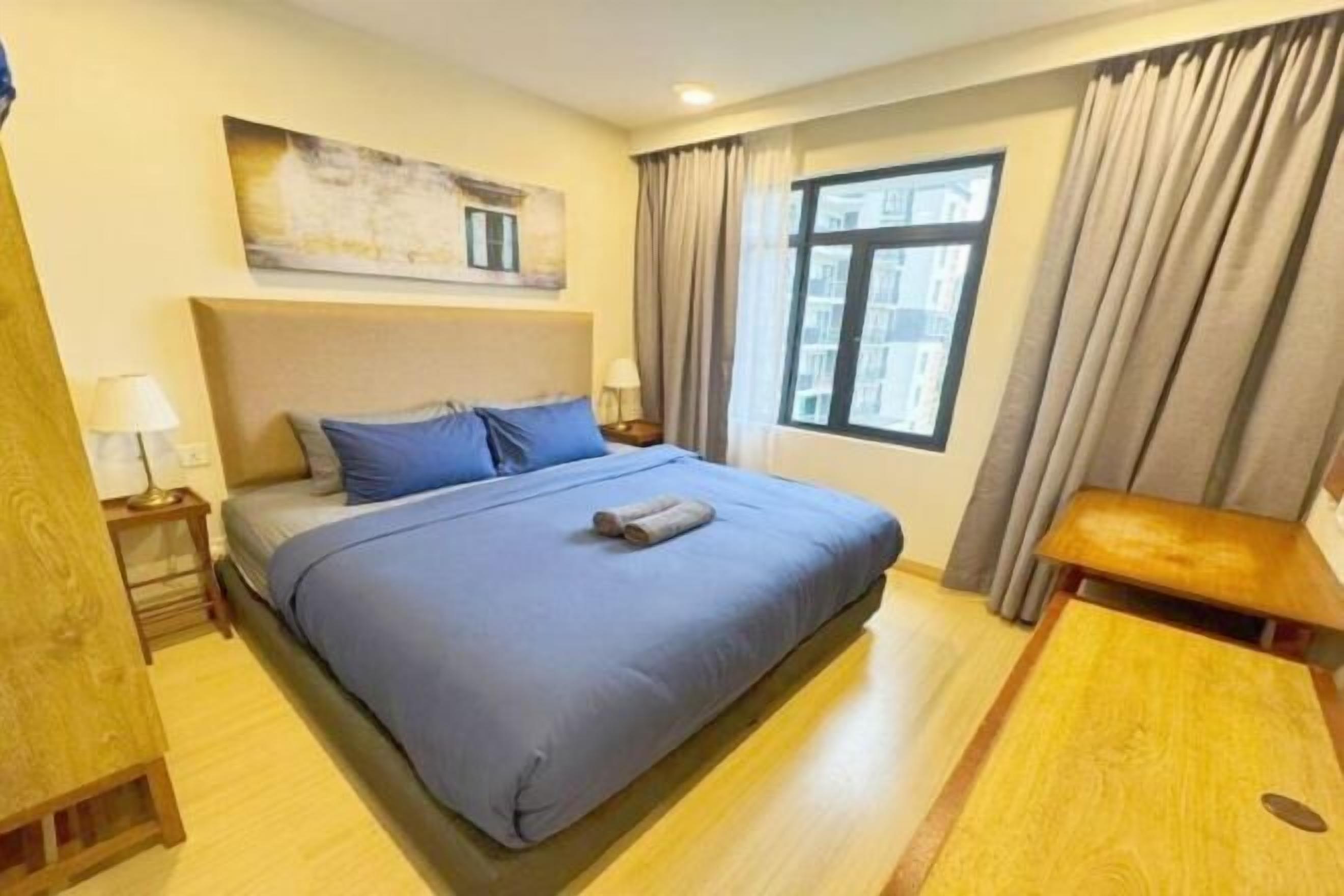 Individually furnished, desk, iron/ironing board, free WiFi