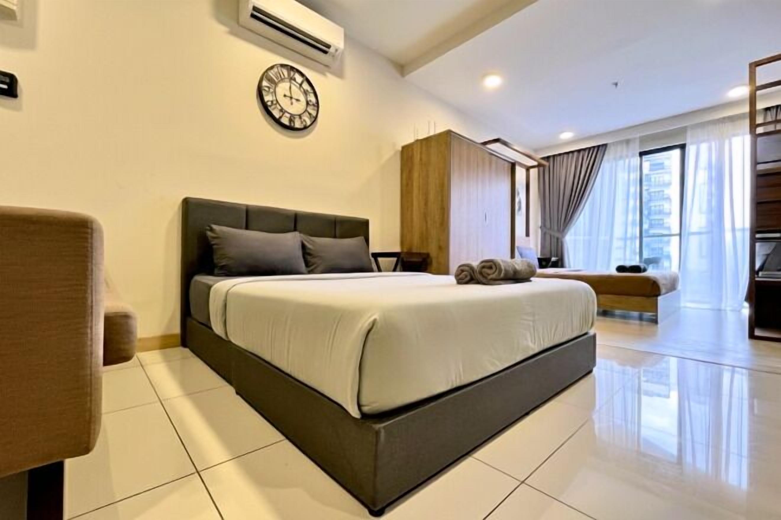 Individually furnished, desk, iron/ironing board, free WiFi