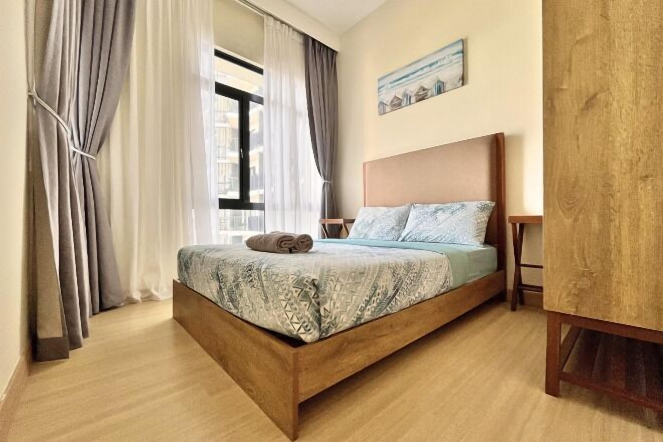 Individually furnished, desk, iron/ironing board, free WiFi