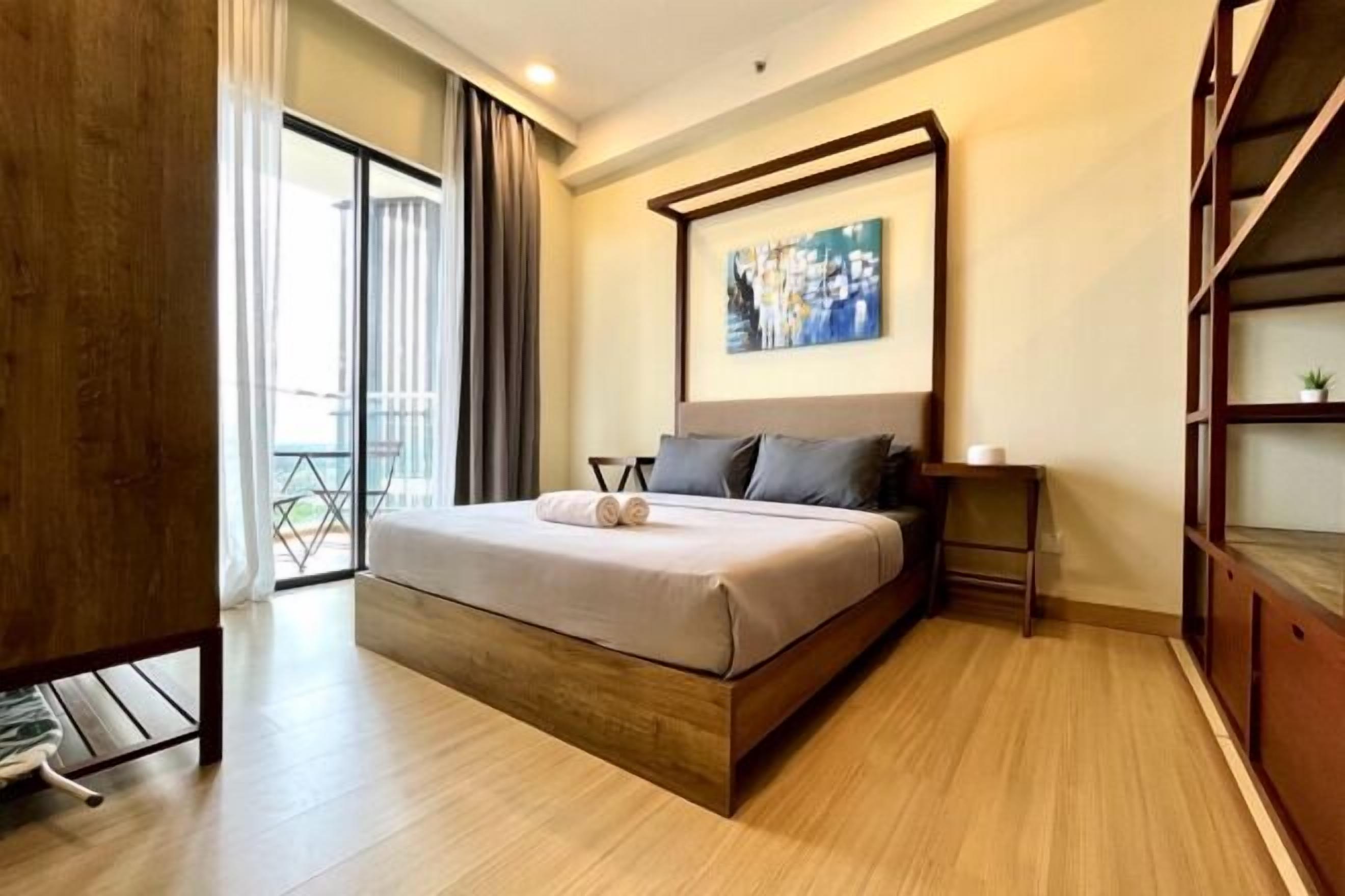 Individually furnished, desk, iron/ironing board, free WiFi