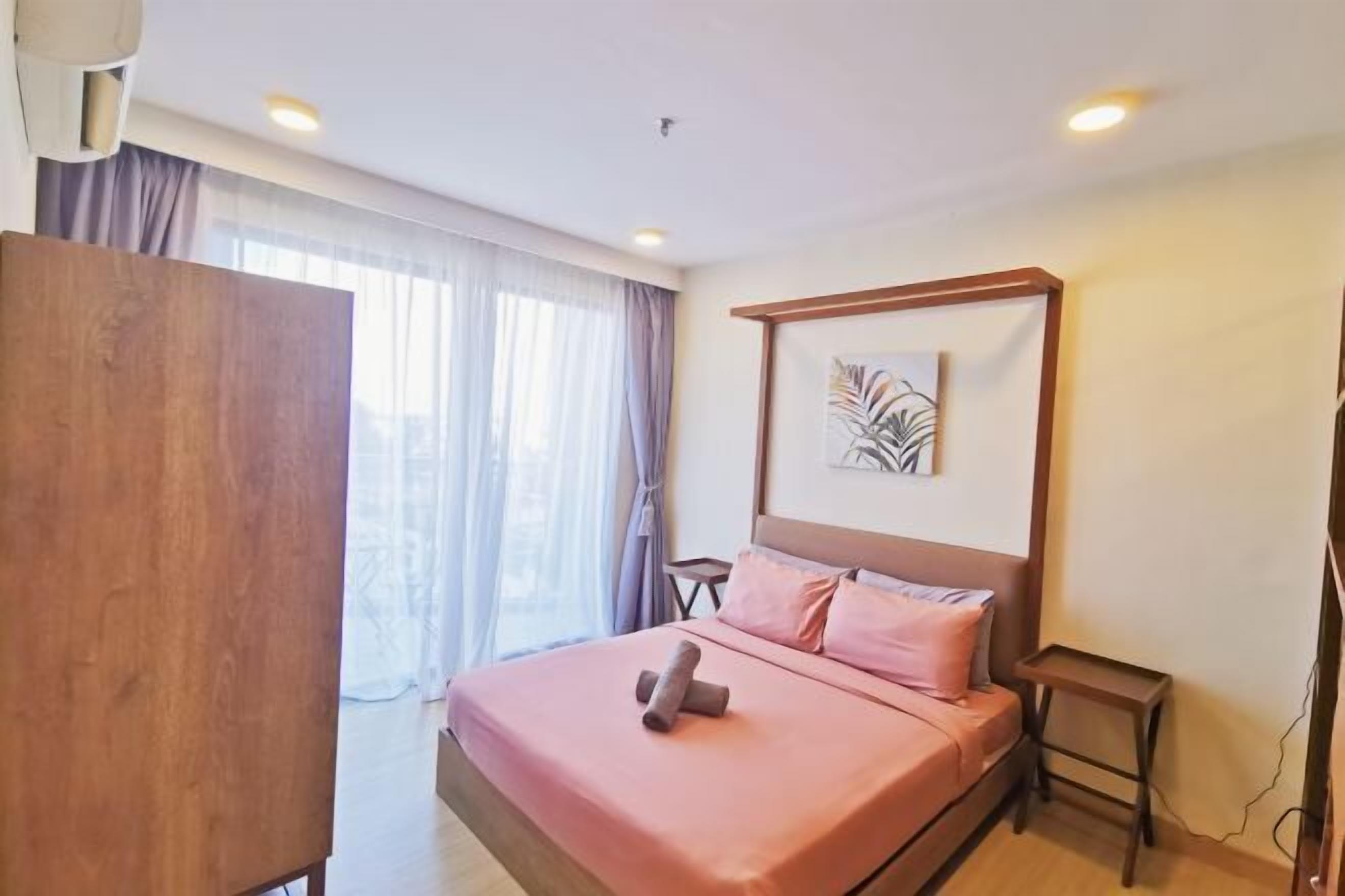 Individually furnished, desk, iron/ironing board, free WiFi