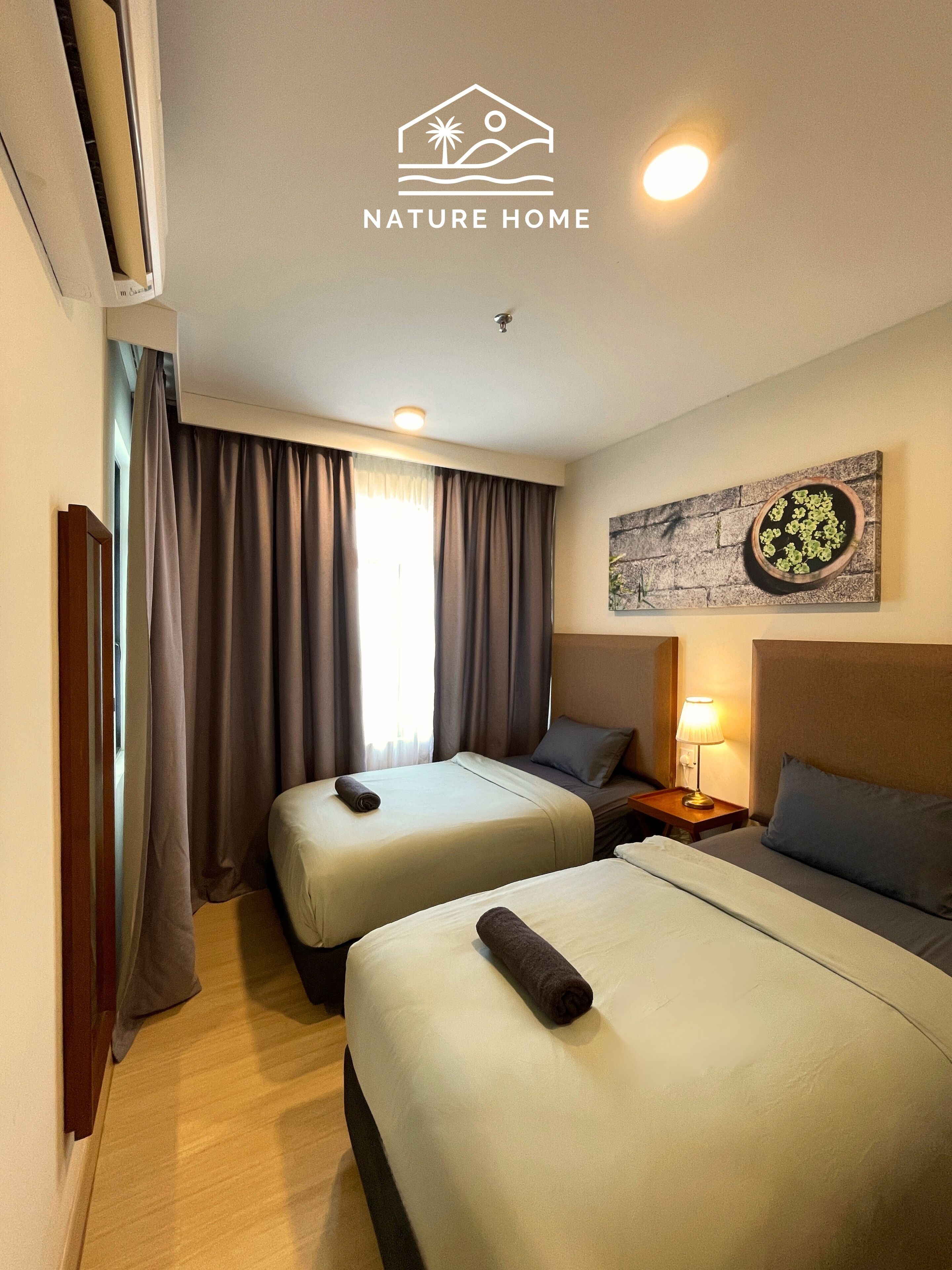 Departamento Deluxe, 2 habitaciones, para no fumadores, vista al mar | Muebles diferentes, escritorio y tabla de planchar con plancha 