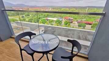 Estudio familiar, 1 habitación, para no fumadores, vista a la montaña | Vista del balcón