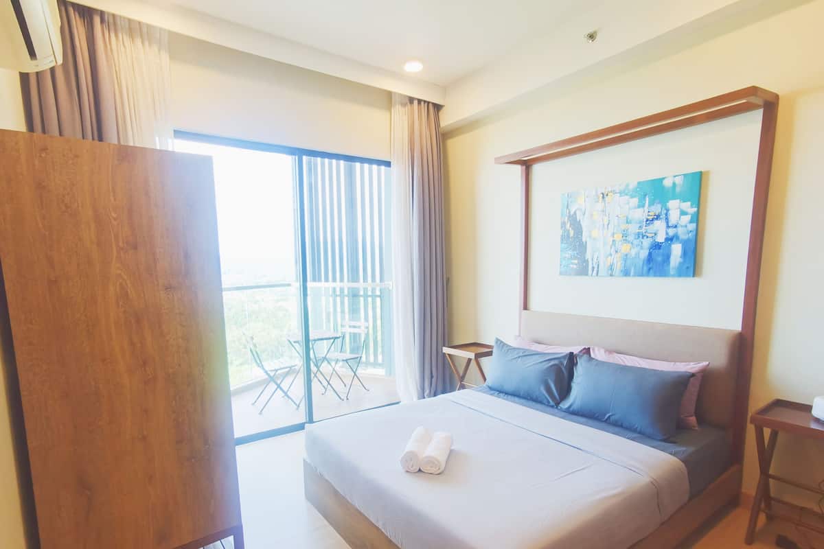 Superior Studio, Balcony, Sea View | 1 bedroom, individually furnished, desk, iron/ironing board