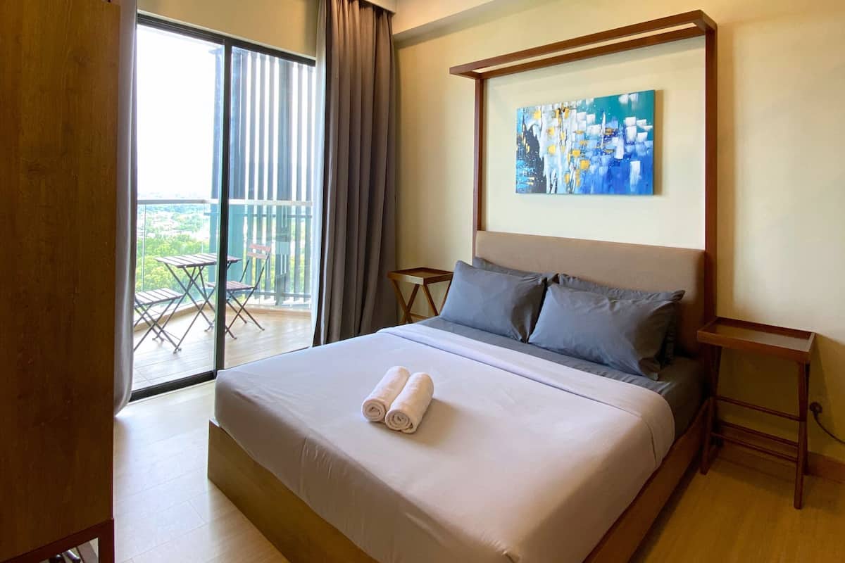 Superior Studio, Balcony, Sea View | Individually furnished, desk, iron/ironing board, free WiFi