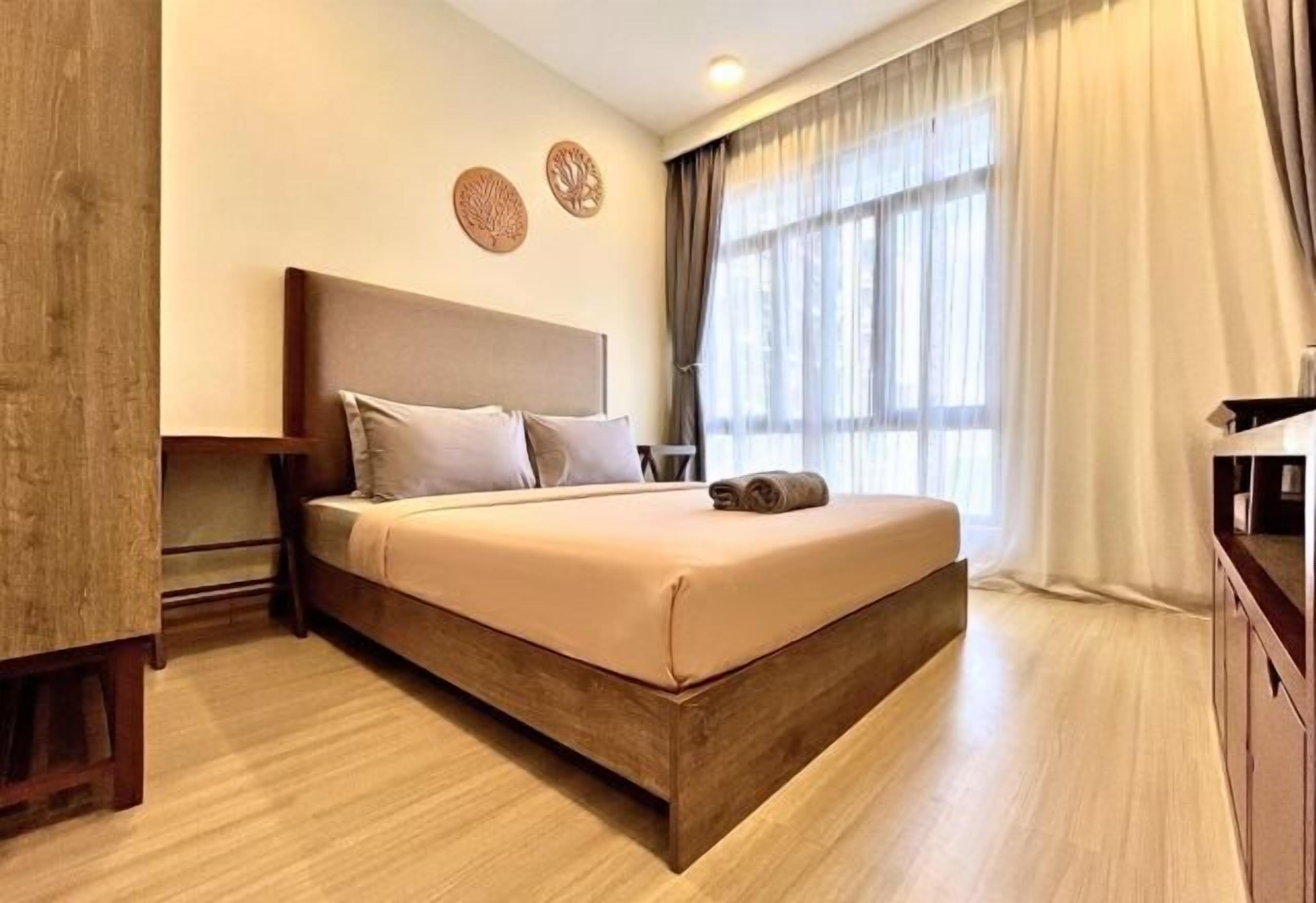 Individually furnished, desk, iron/ironing board, free WiFi