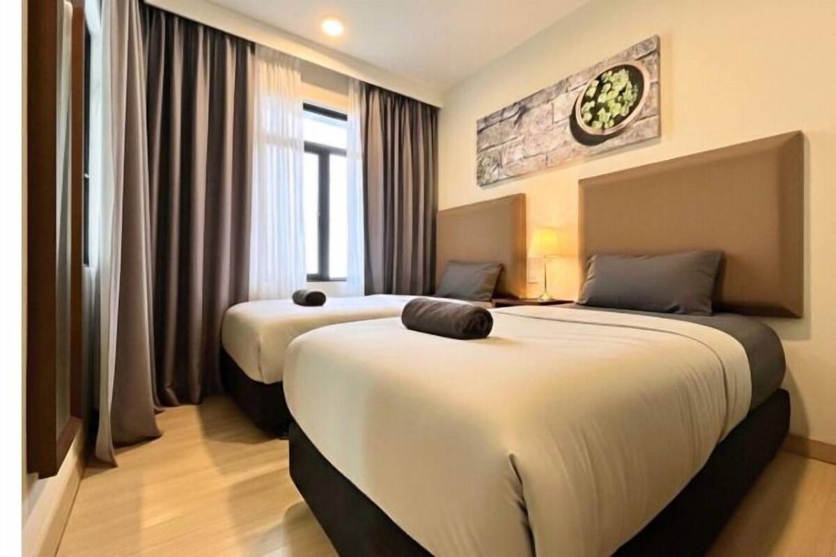 Individually furnished, desk, iron/ironing board, free WiFi