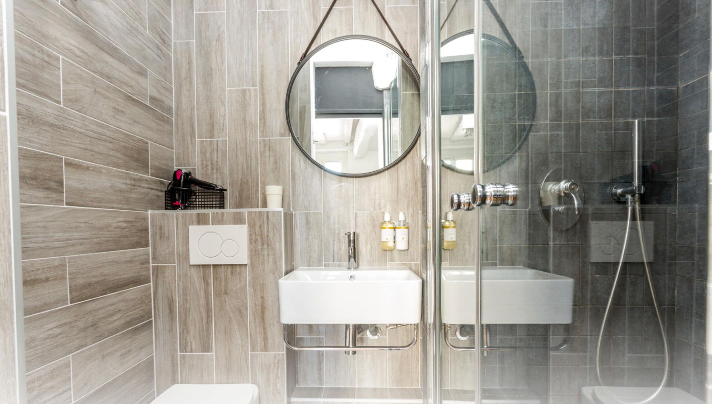 Basic-Apartment | Badezimmer | Dusche, Haartrockner, Handtücher, Seife