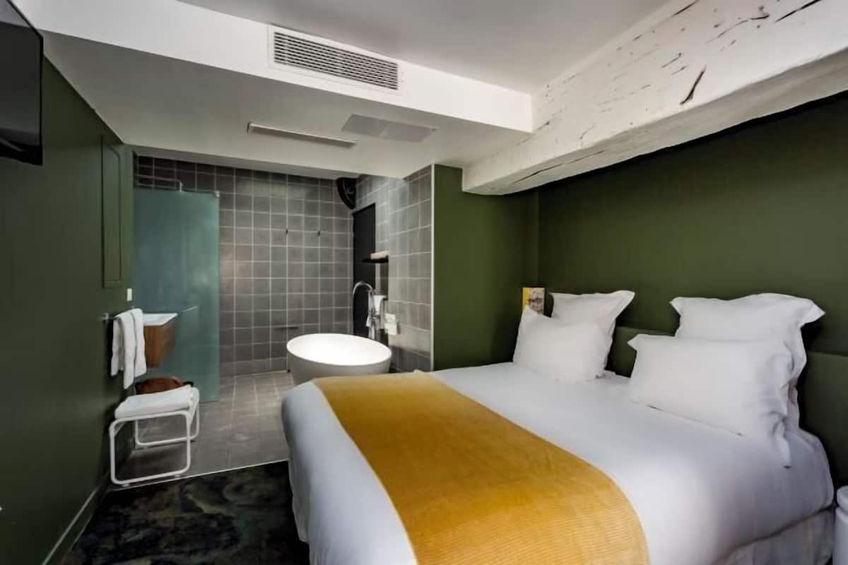 1 bedroom, blackout curtains, iron/ironing board, free WiFi