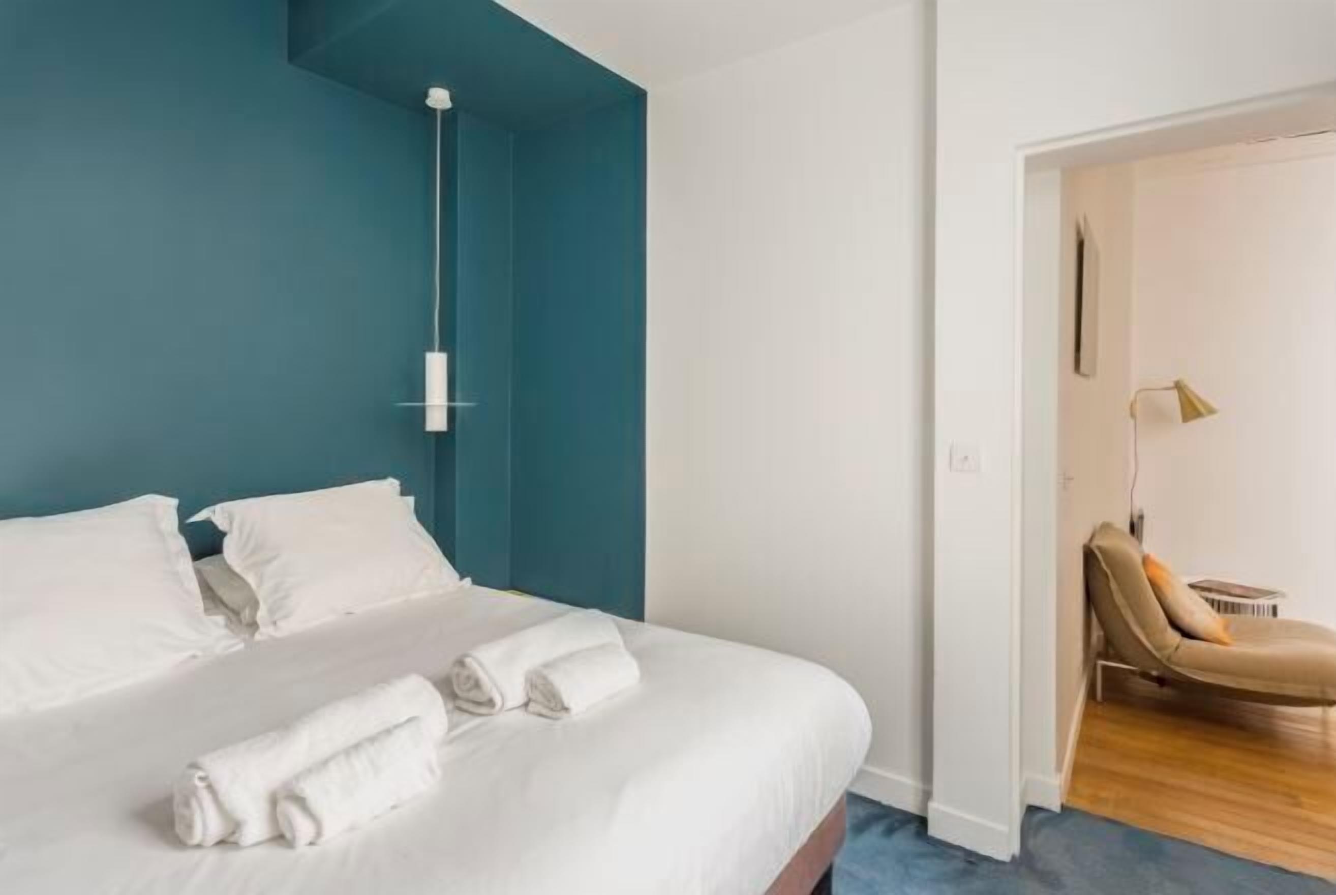 Cortinas opacas, tabla de planchar con plancha, wifi gratis