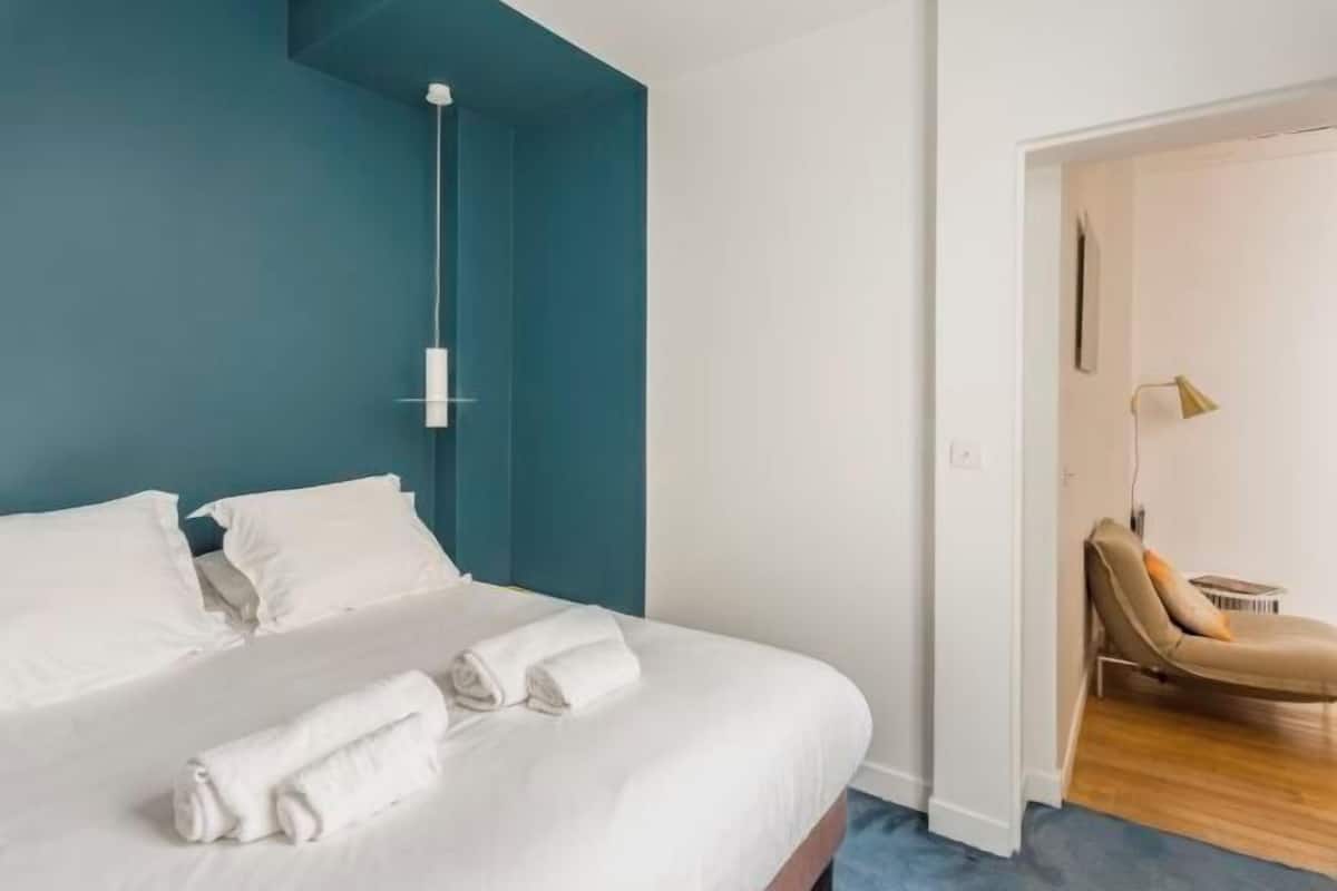 Blackout drapes, iron/ironing board, free WiFi, bed sheets